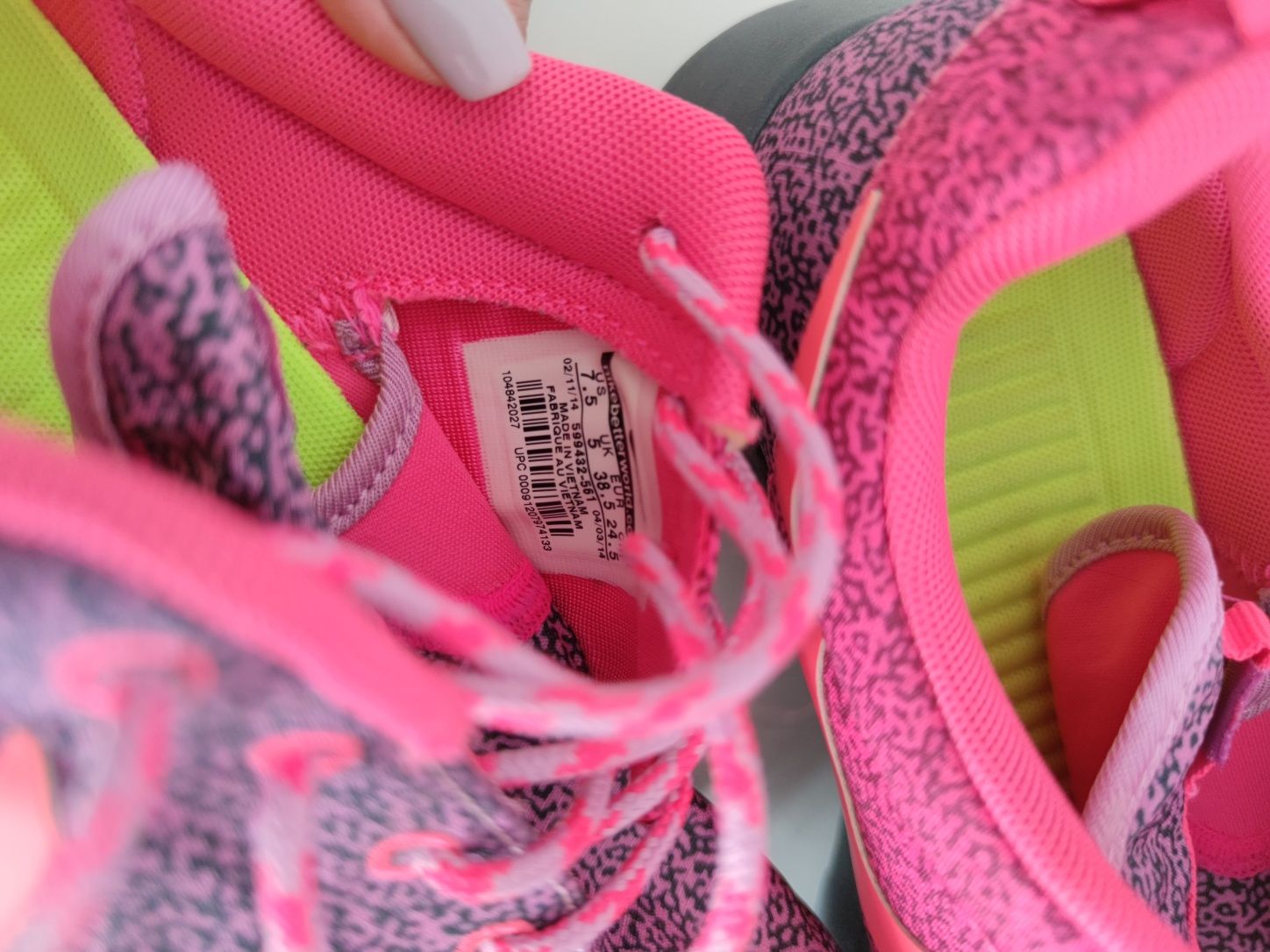Tênis Nike roshe run 38.5, como novos.