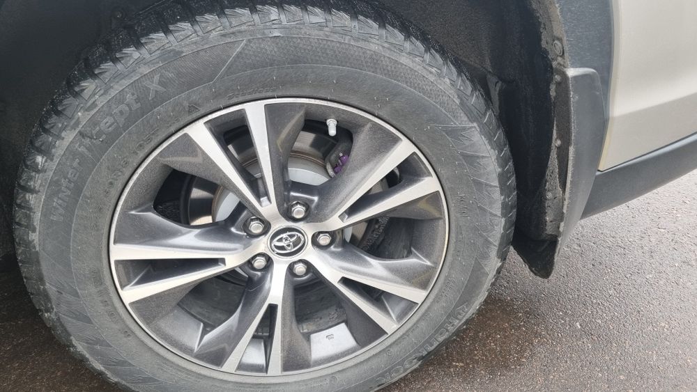 Зимова резина  245/60 R 18 Hankook Winter I*