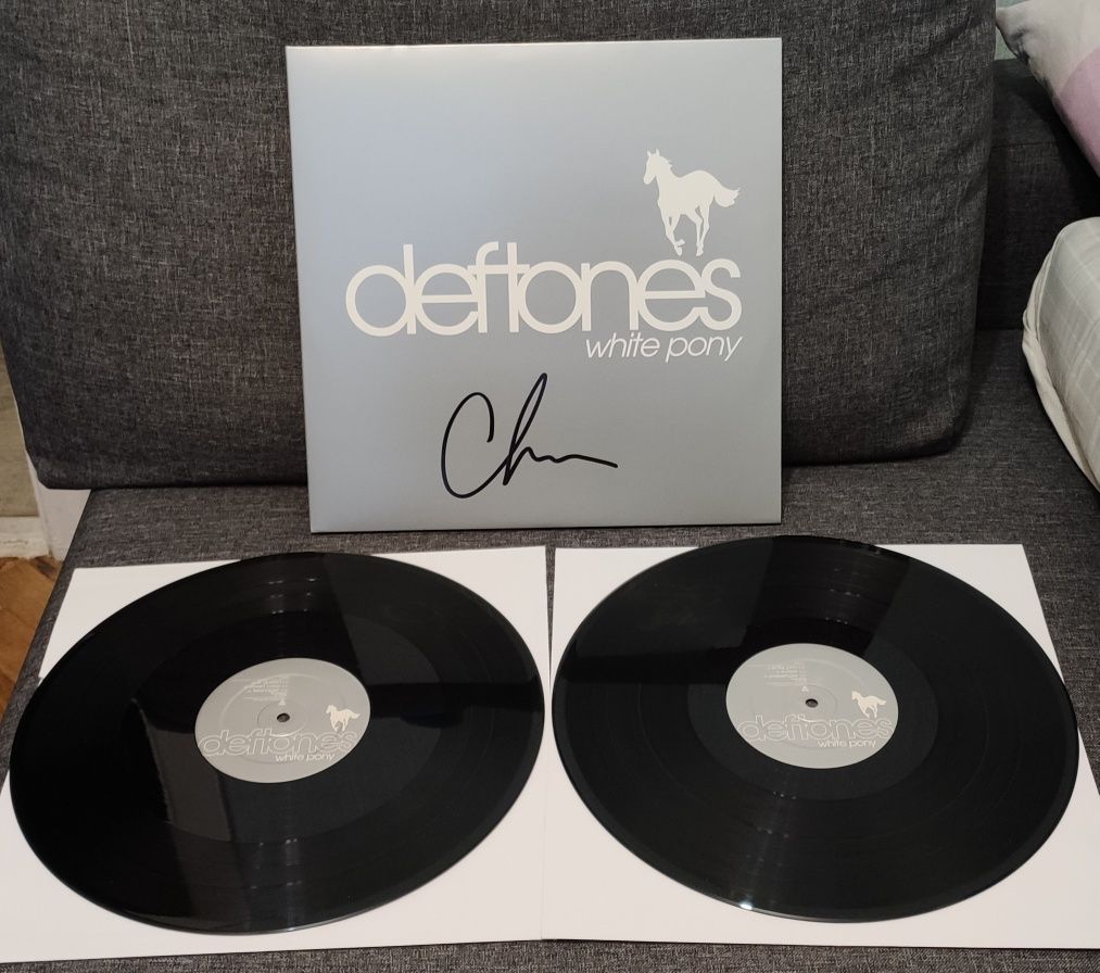 Виниловая пластинка Deftones с автографом Чино Морено. Винил. LP.