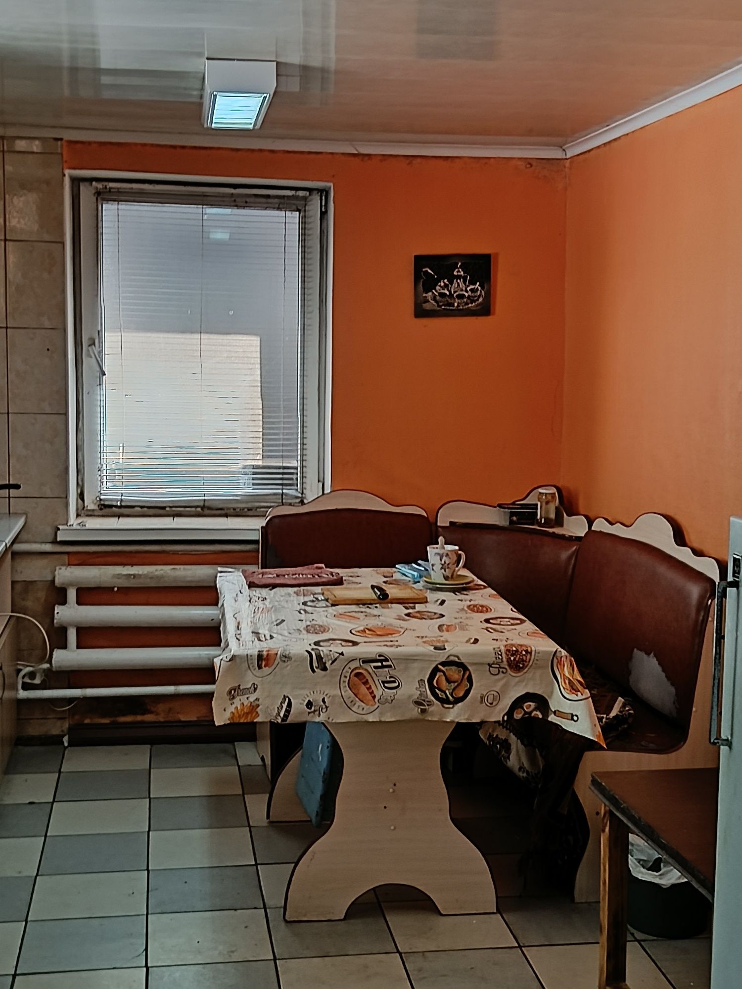 Продам бізнес базу, з житловим будинком, в місті,.