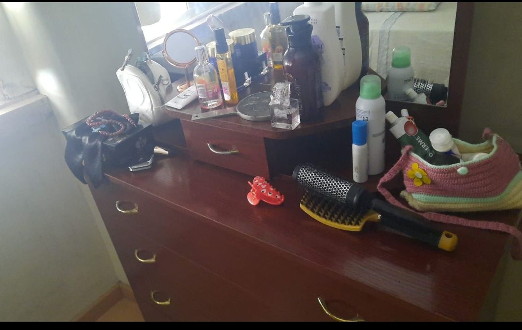 Comoda e mesas de cabeceira