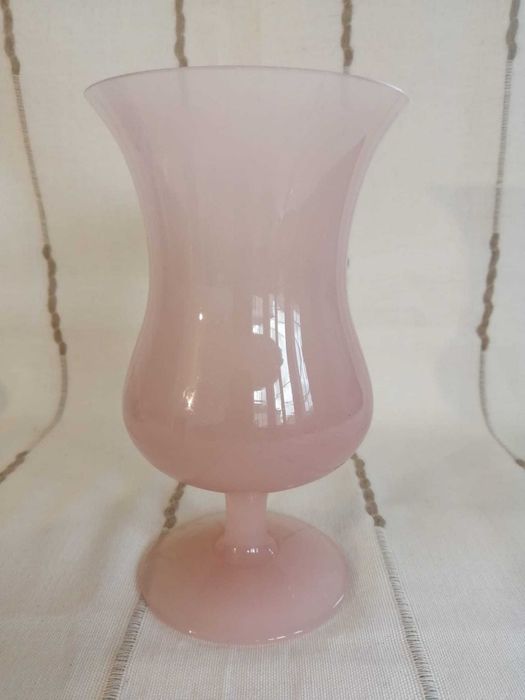 Jarra em Vidro Rosa