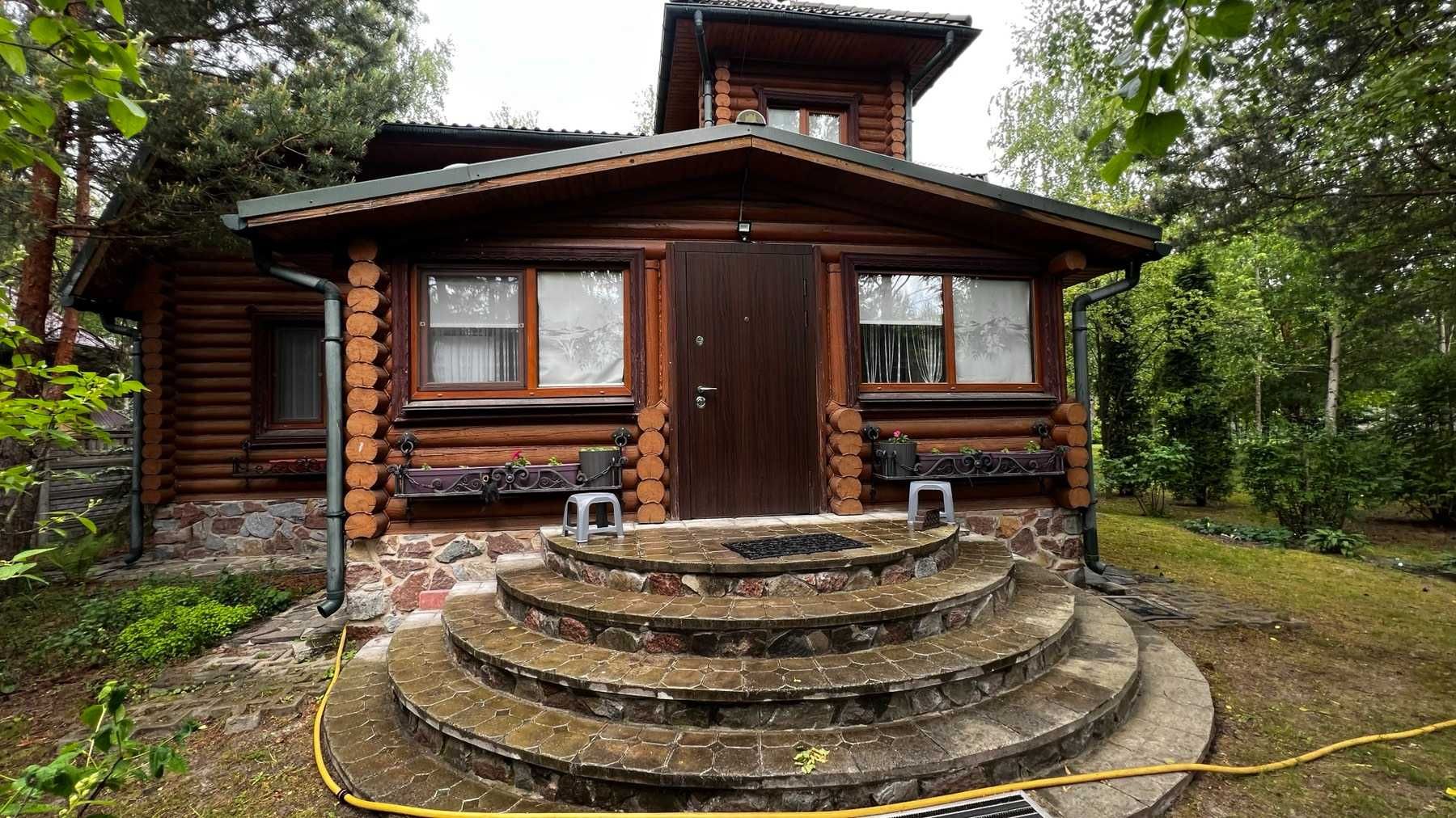 Продаж приватного будинку в с. Кухарі
