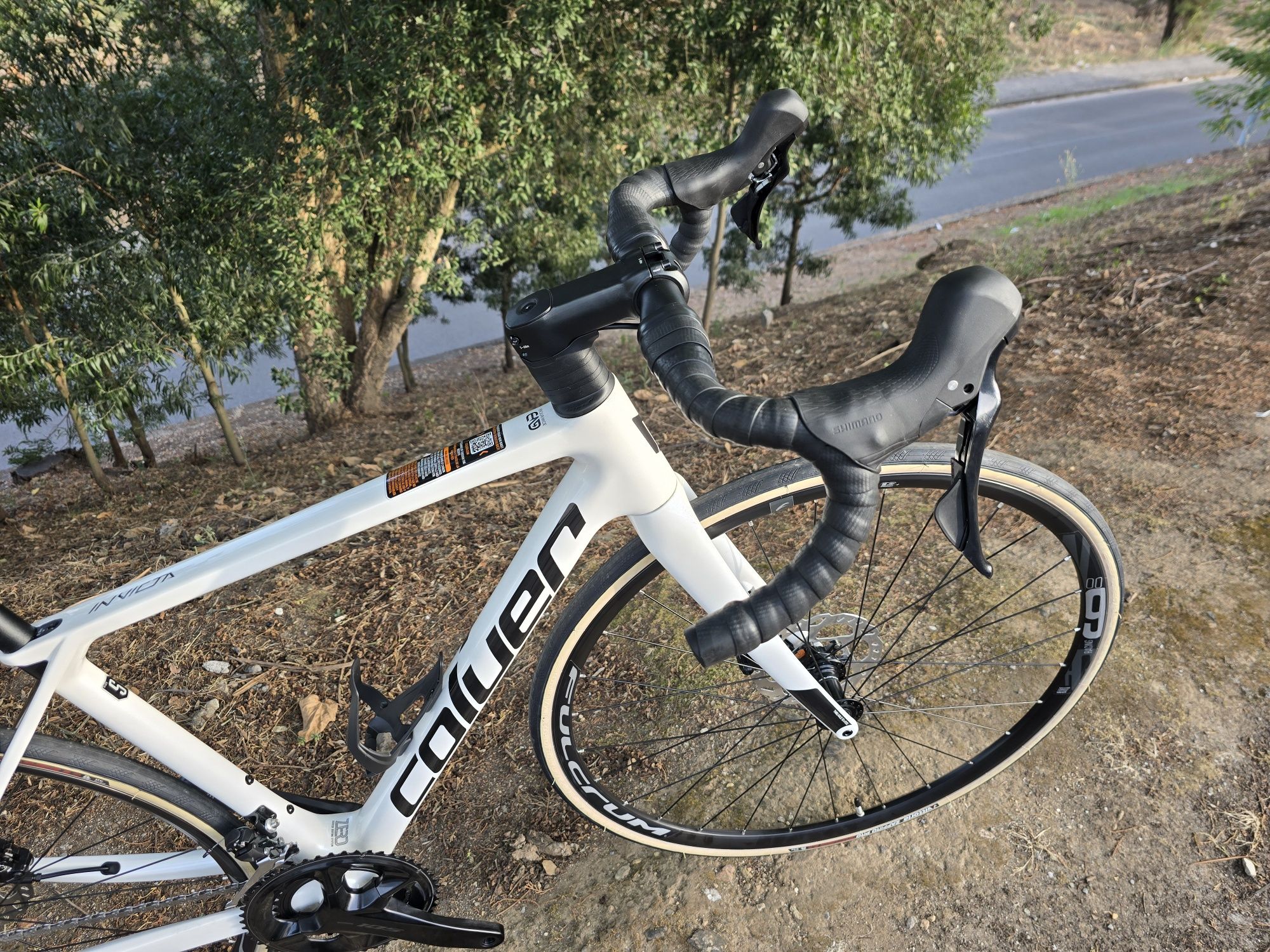 Bicicleta de carbono de disco nova