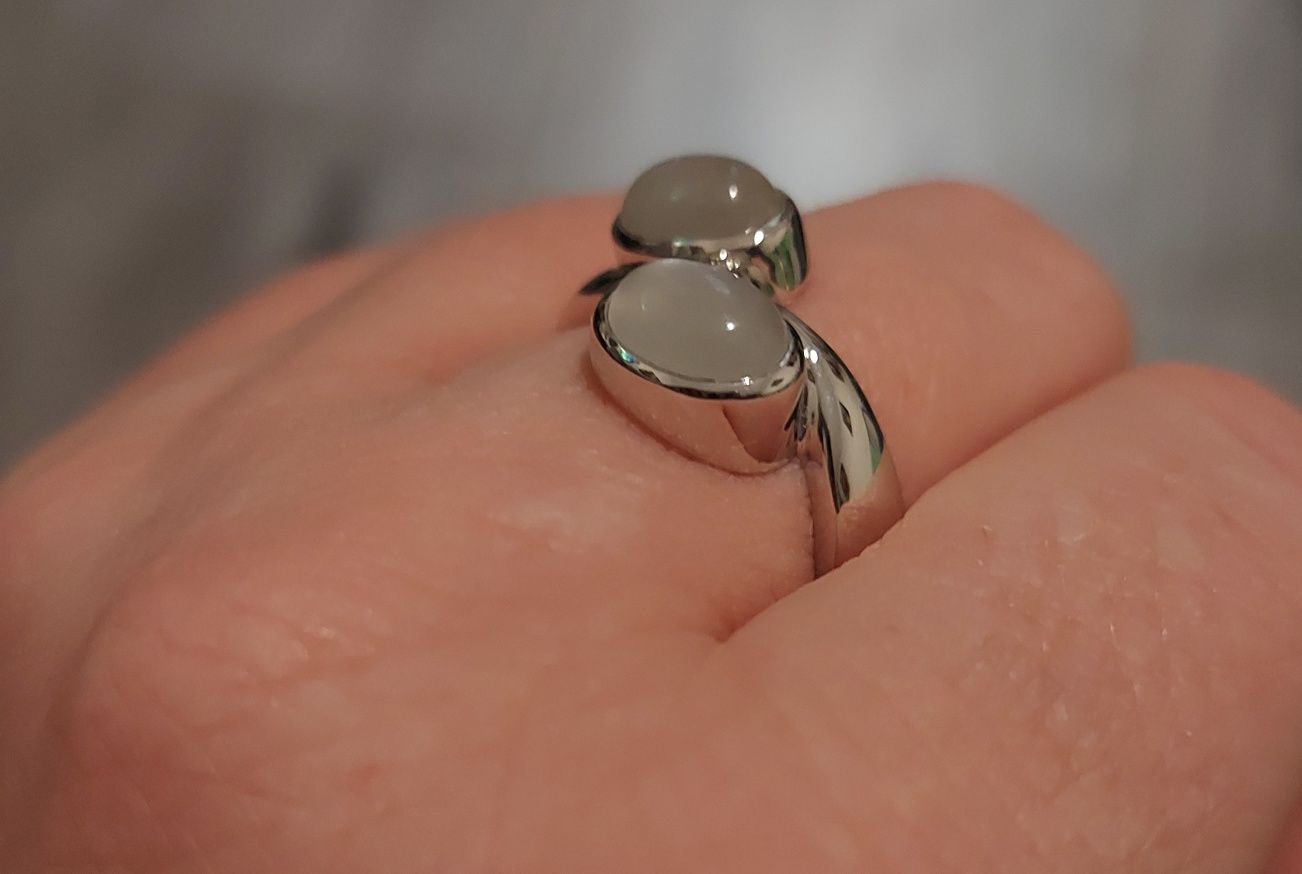 Srebrny pierścionek 925, kamienie księżycowe