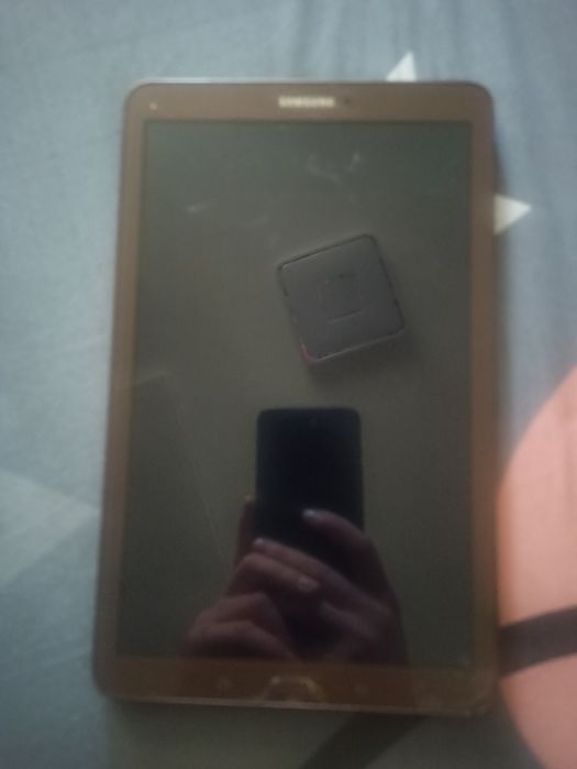 Планшет самсунг в не робочому стані на запчасті