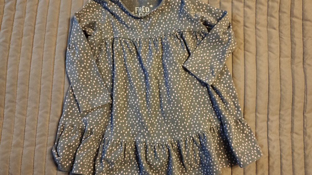 Śliczna sukienka w kropki 74