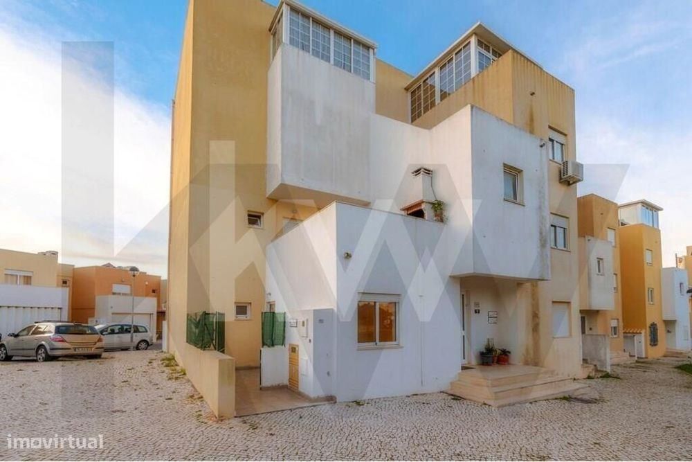 Apartamento T3 Duplex com Logradouro