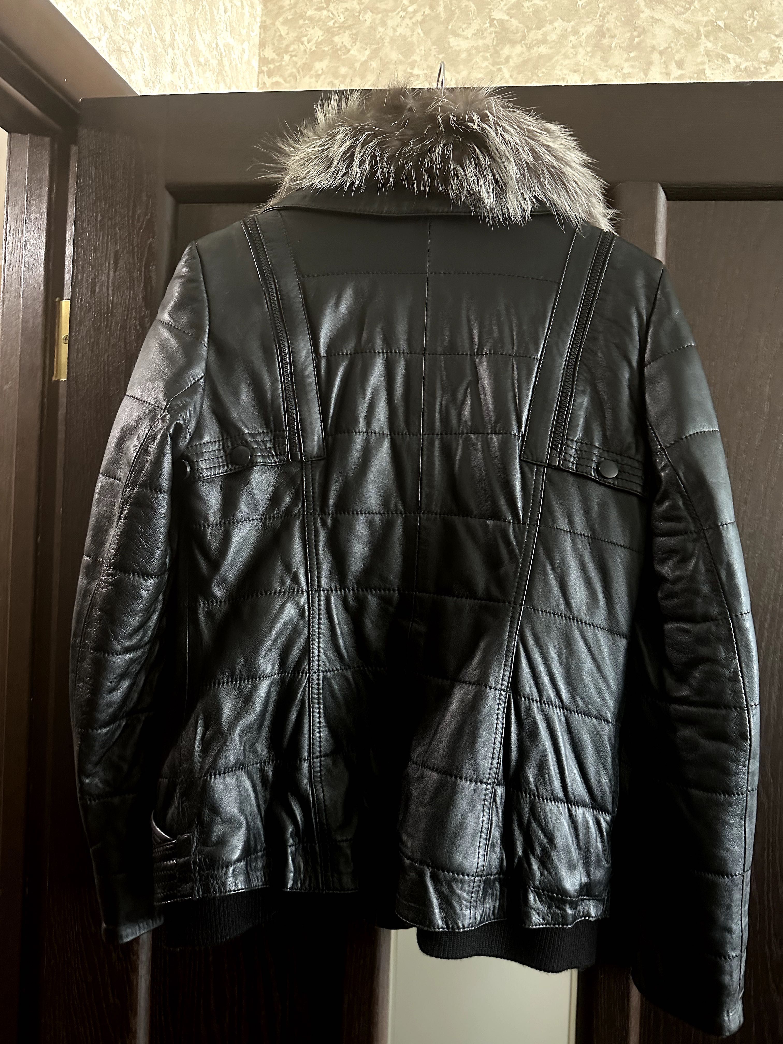 Шкіряна куртка 50 розмір у стані нового