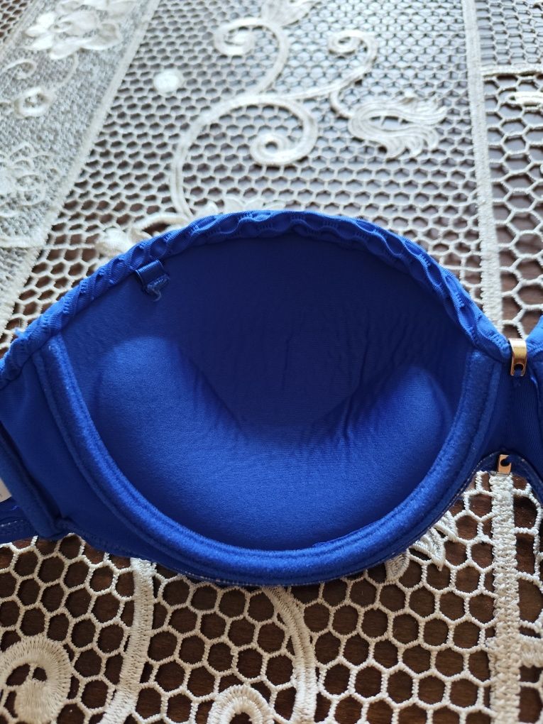 Góra od kostiumu kąpielowego bikini bez ramiączek rozm 75B. Ensored.