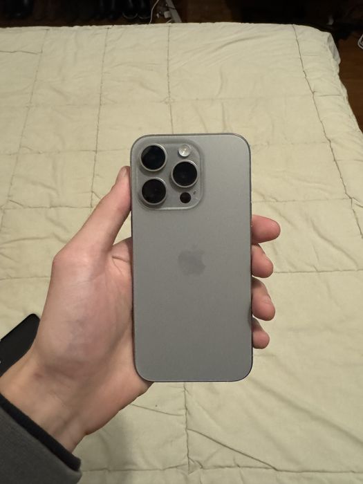 iPhone 15 Pro — 128GB — Ecrã com uma pequena racha (Funciona a 100%)