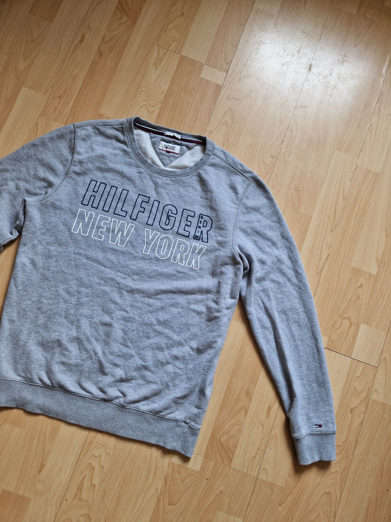 Bluza Tommy Hilfiger 
Rizmiar: L
Wymiary:
Szerokość mierzona pod pacha