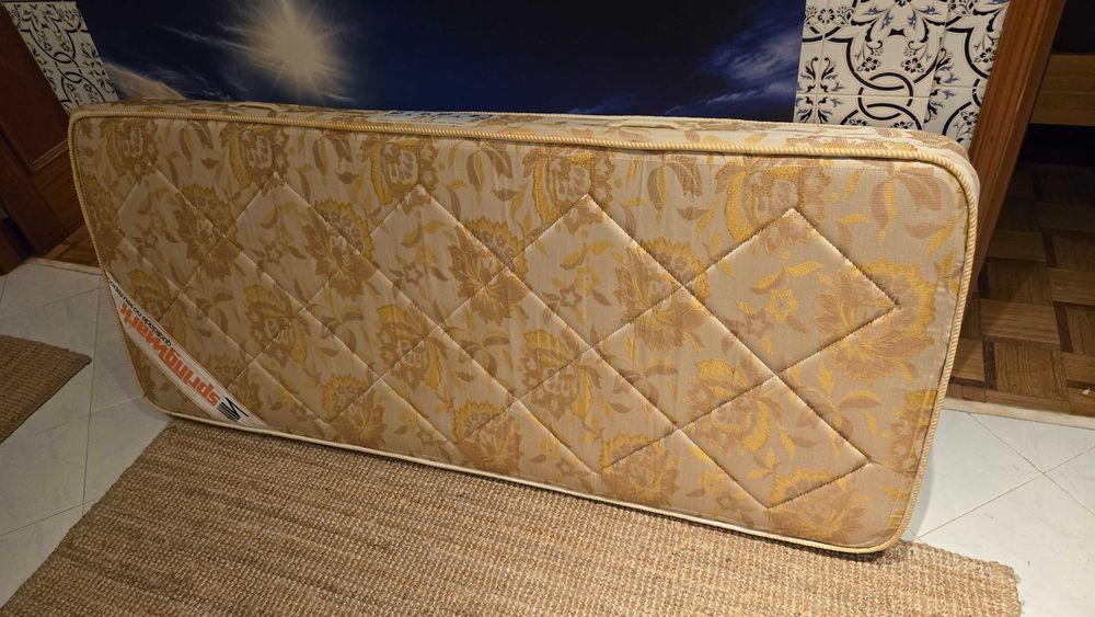 Colchão usado em bom estado, 180 x 80 x 17 cm, solteiro, individual.