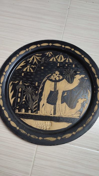 Duży metalowy talerz z Tunezji