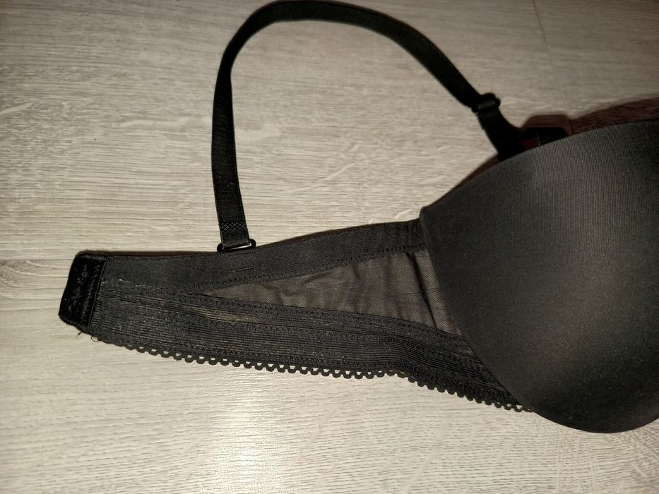 Stanik typu Bardotka