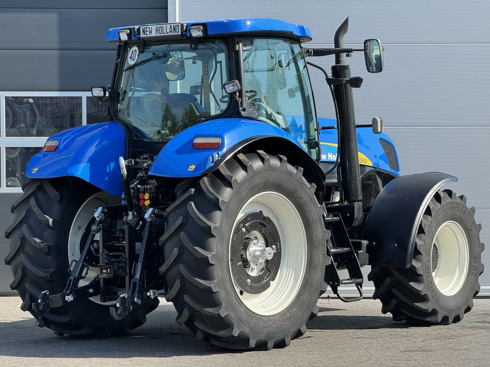 New Holland T7060