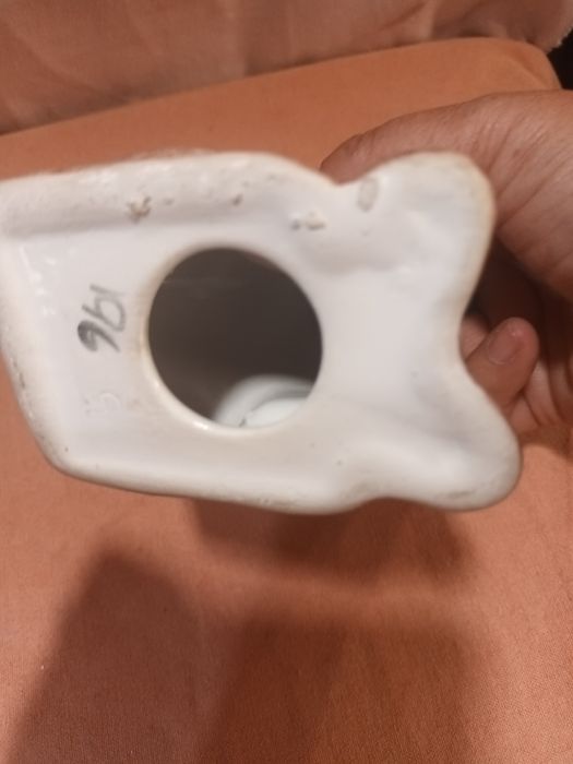 Cão em loiça  talvez Alcobaça