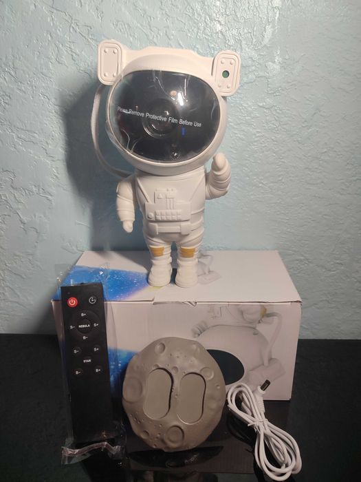 Лазерний нічник проектор зоряного неба «Космонавт» 24см