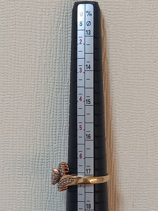 Золотое кольцо с натуральными бриллиантами