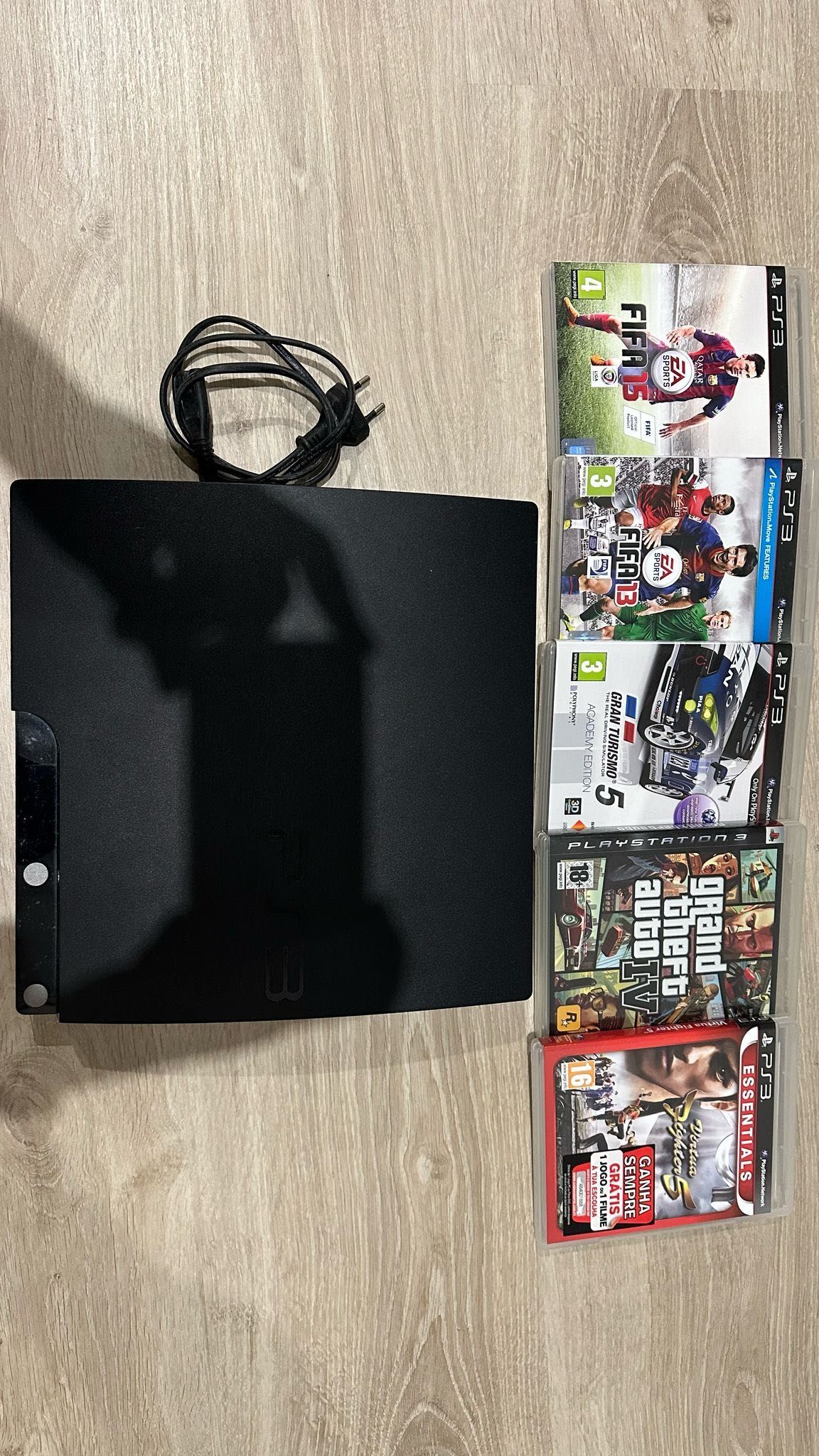 Consola PS3 Slim 160GB + 5 Jogos Originais