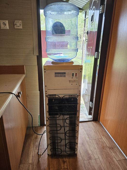 Dystrybutor wody  lodówka