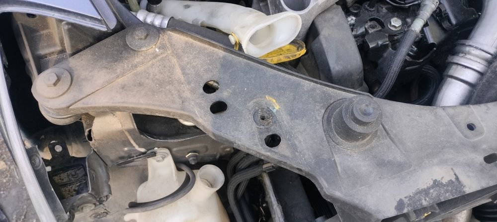 Renault Clio 3 pas przedni wzmocnienie
