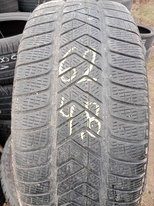 Opona używana 245/45R20 Pirelli Scorpion Winter 1szt.