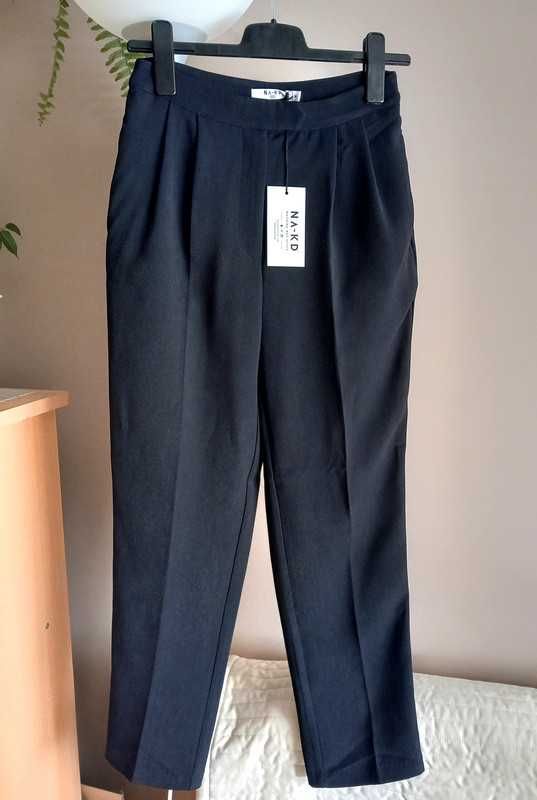 NA-KD eleganckie czarne spodnie cygaretki chinosy wysoki stan