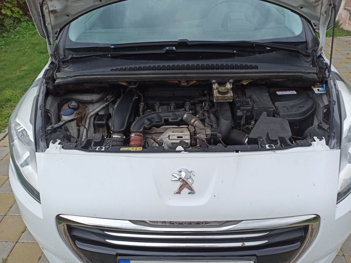 PEUGEOT 5008 Allure 2015 1.6 THP