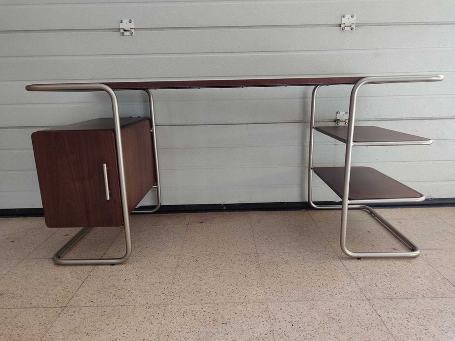 Secretária em ótimo estado