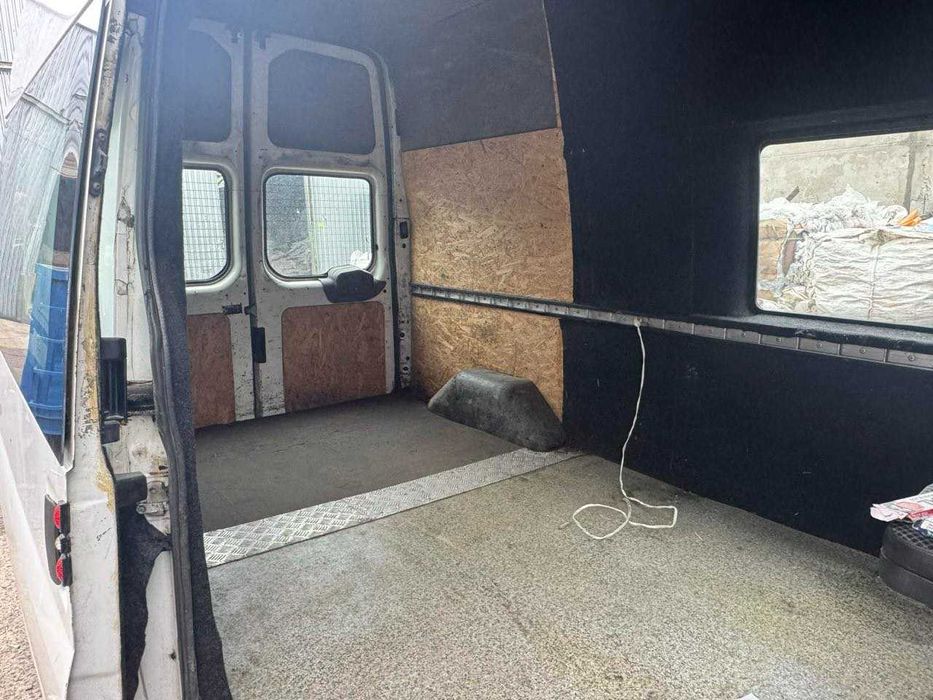 ПРОДАМ Ford Transit (грузовой микроавтобус)