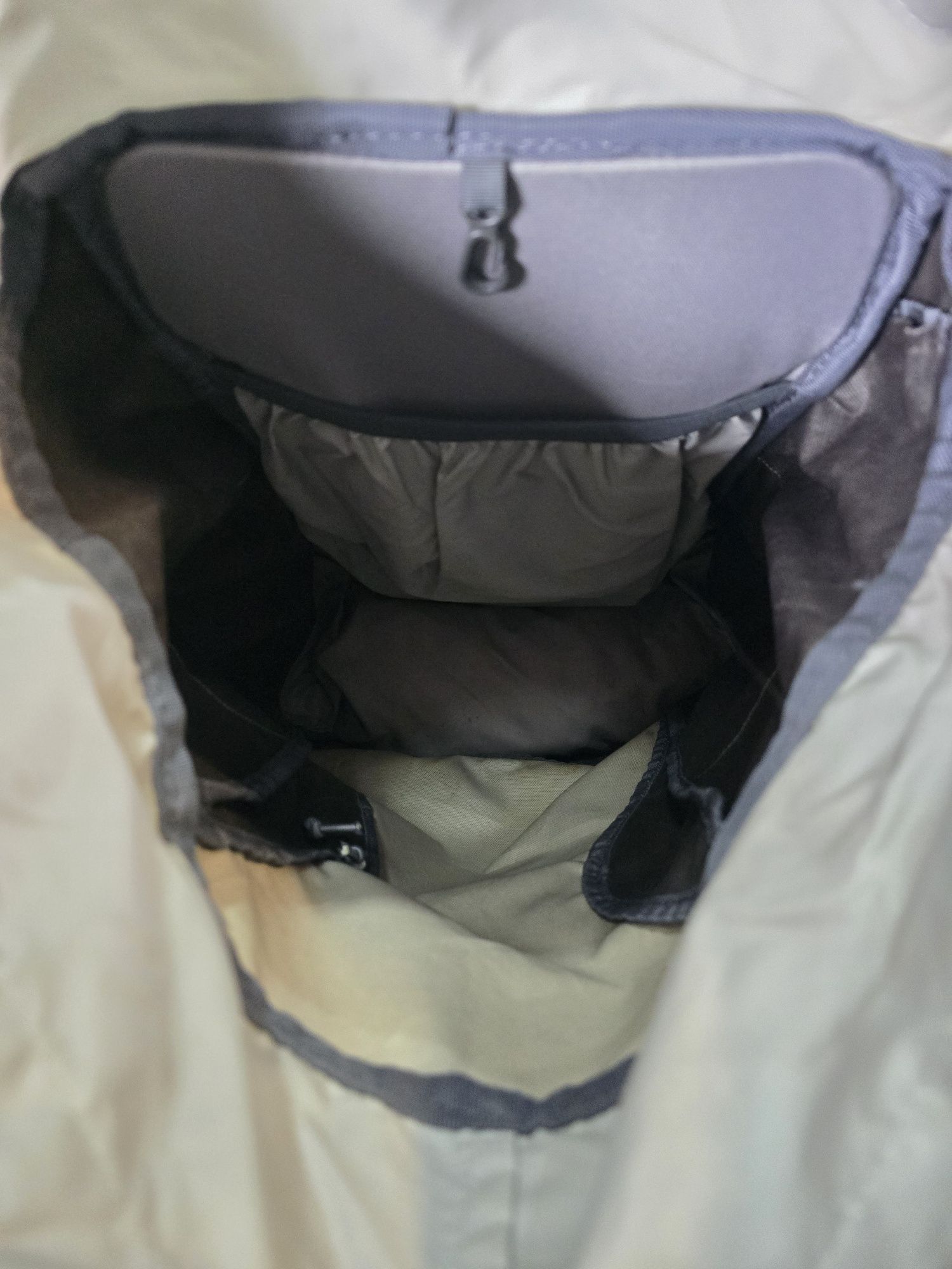 Рюкзак VAUDE 24 л з вентиляцією спини та чохлом від дощу