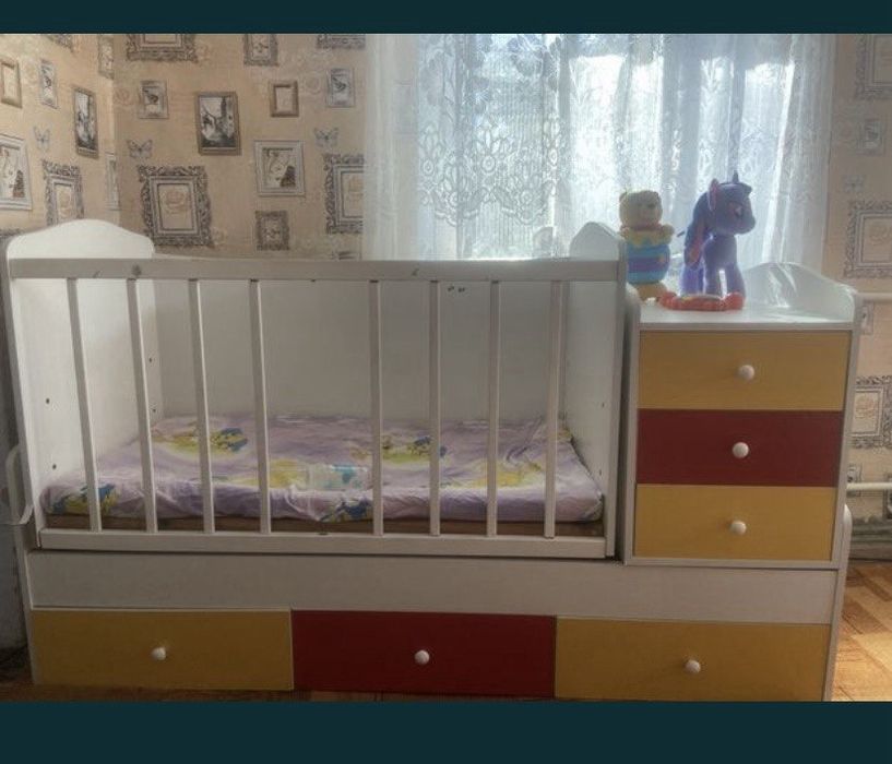 Продам детскую кроватку с матрасом