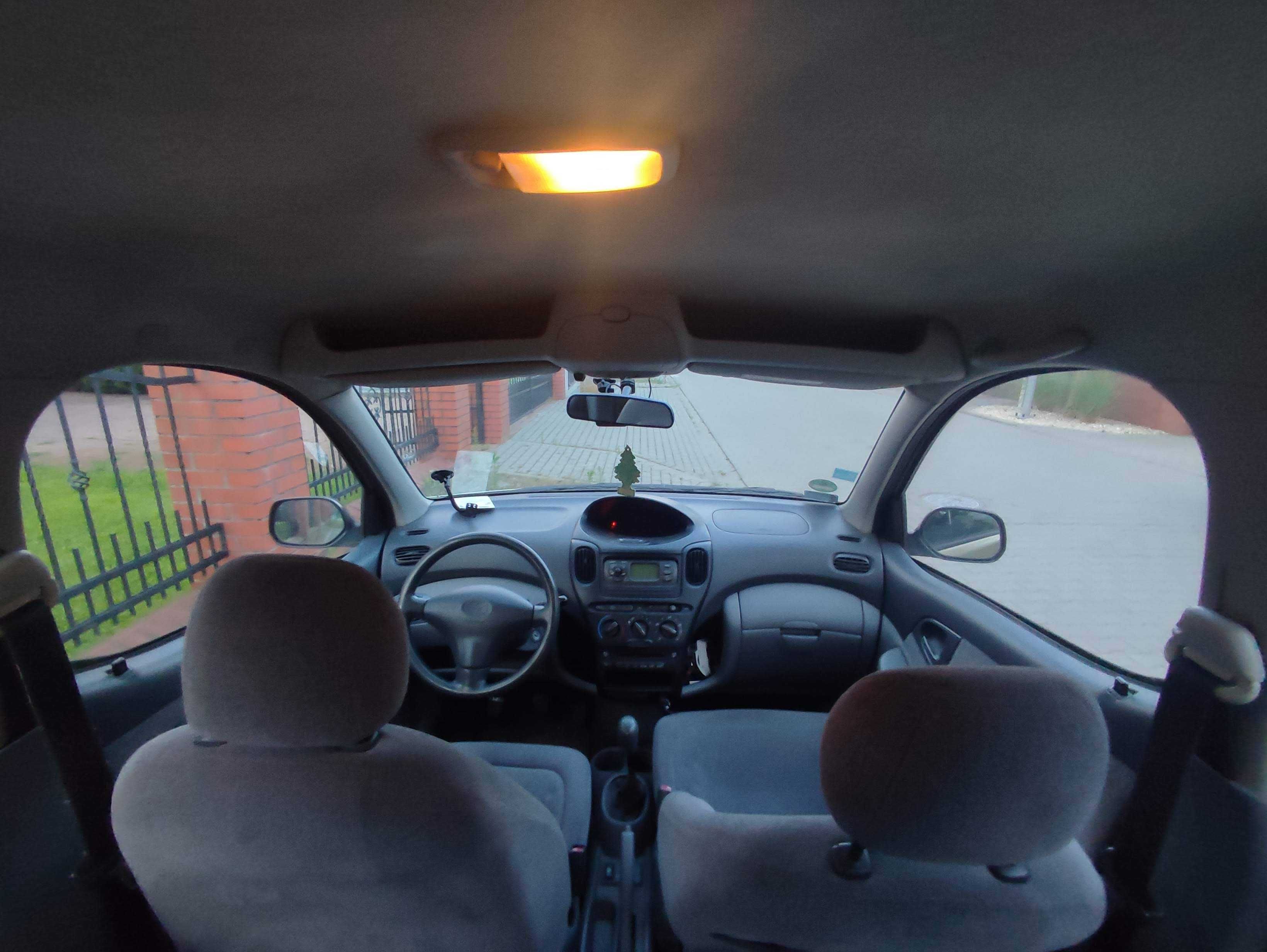 Toyota Yaris Verso 1.3 2001r