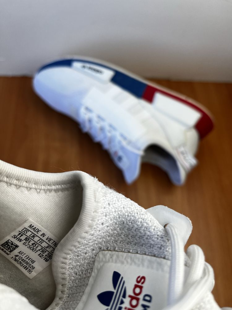 Кроссовки Adidas Boost NMD r1 v2 размер 45 оригинал спортивные бег run