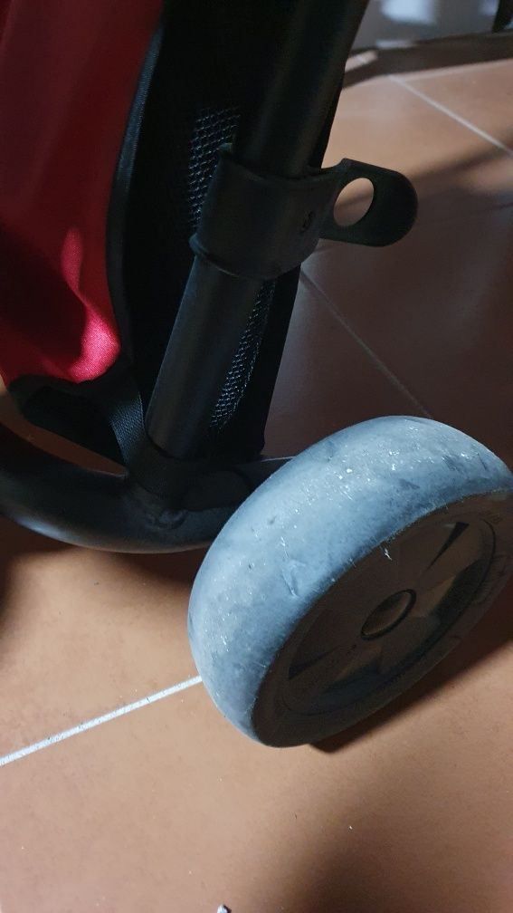 Triciclo vermelho