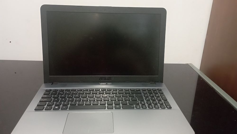 Portátil asus i7