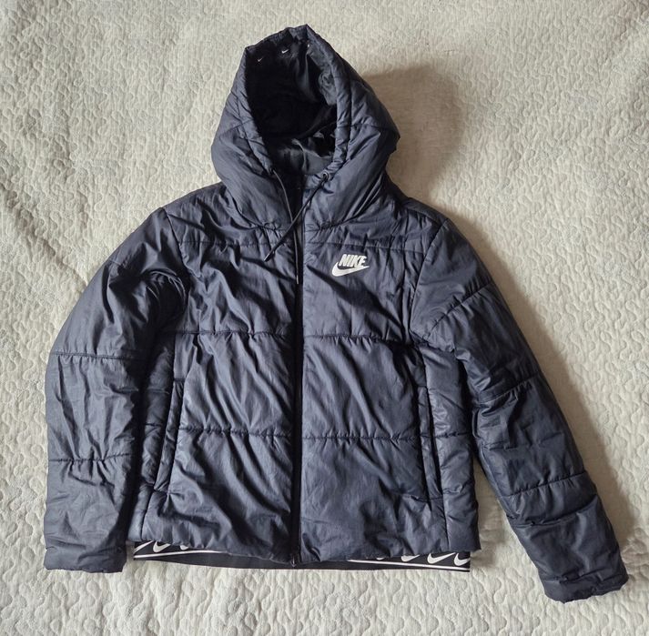 Kurtka nike. Elegancka
