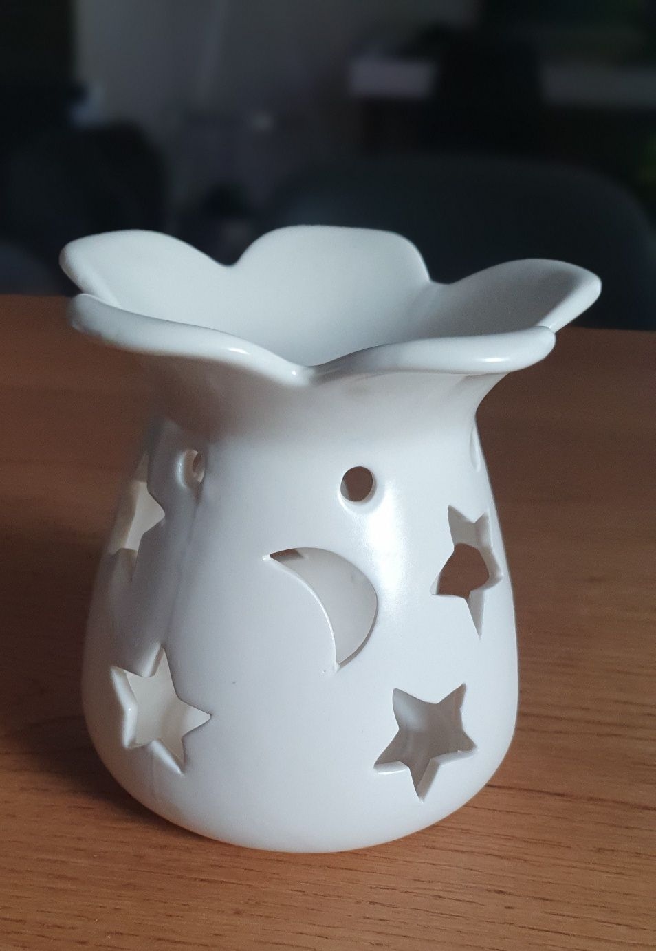 Kominek ceramiczny do świeczek i olejków.