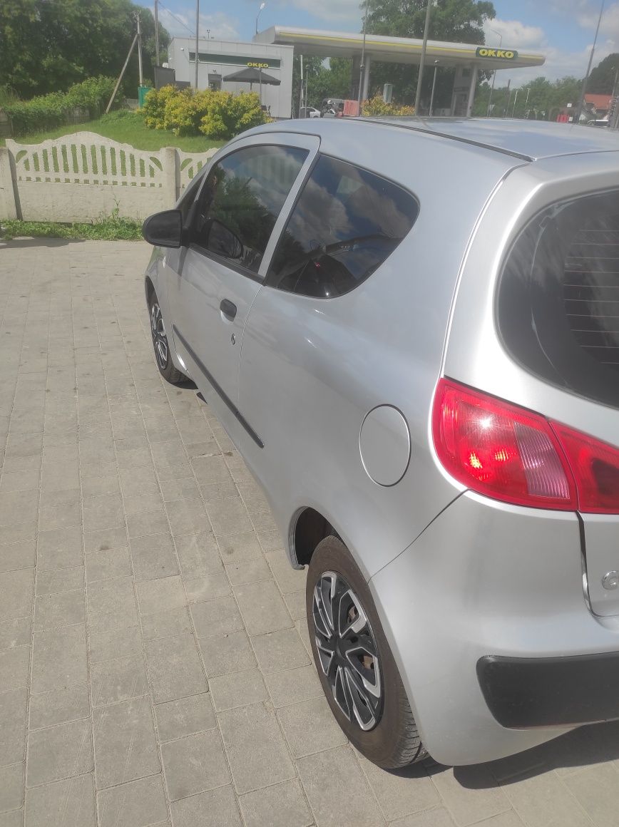 Mitsubishi Colt 1.1 в чудовому стані