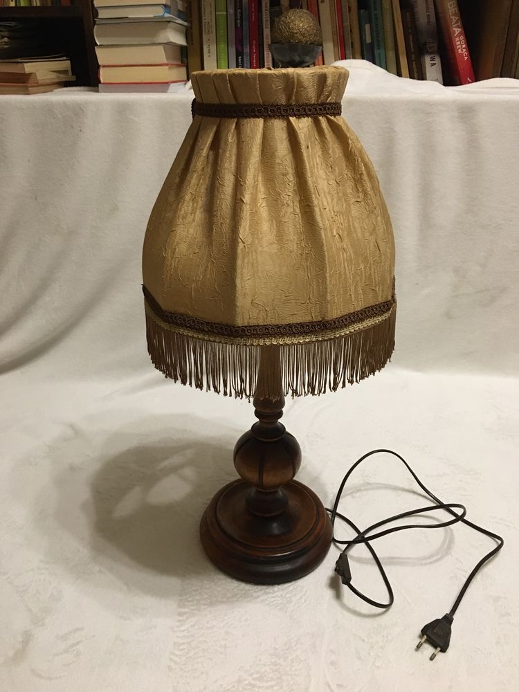 Stołowa lampa w stylu retro
