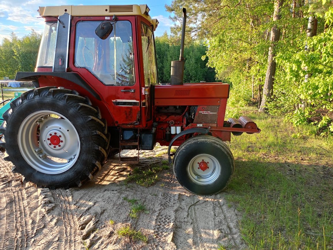 International 585 XL