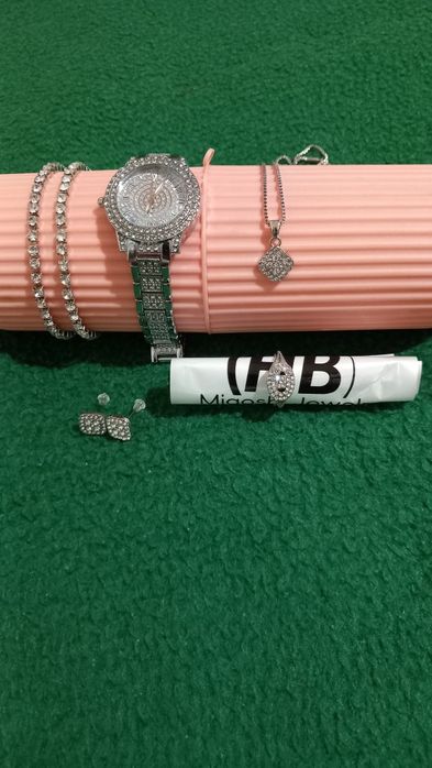 Conjunto brilhante prateado