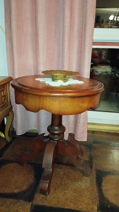 Orzechowy stolik kawowy