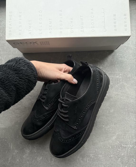 туфлі лофери класичні лакові  Geox