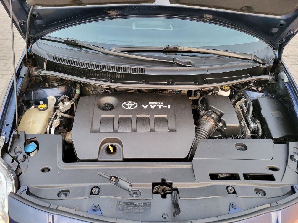 Toyota Auris 1.6 Benzyna 124 KM Klima 2x kola lato zima