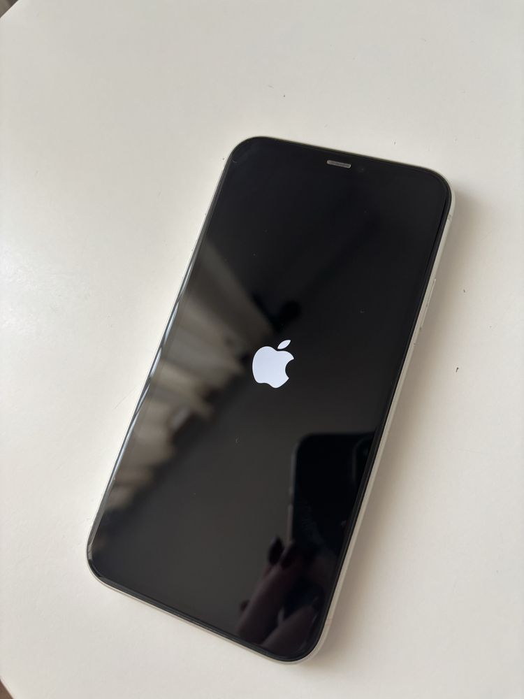 Iphone 11 biały 64gb