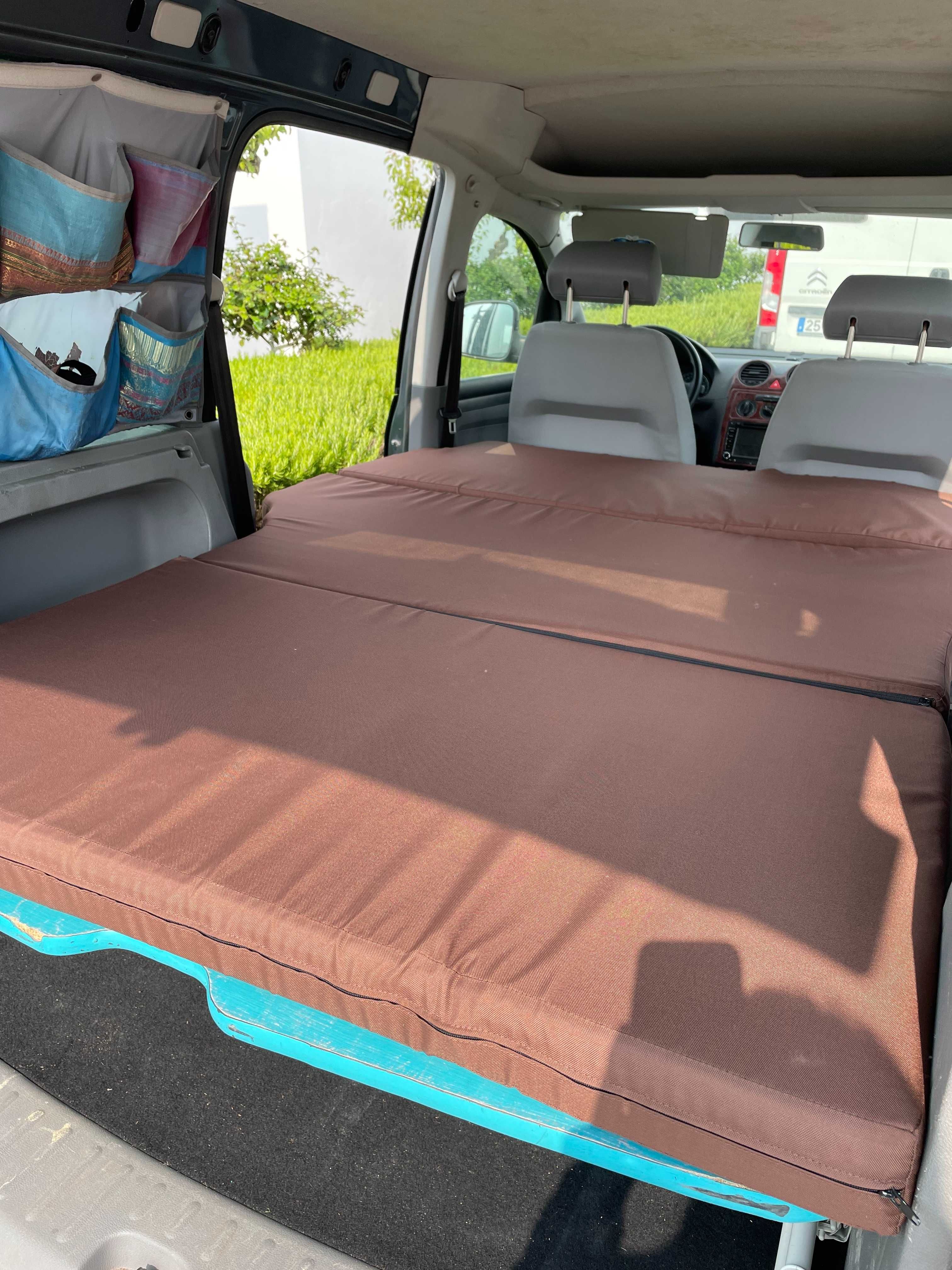 À VENDA: Volkswagen Caddy Mini Camper (2010)