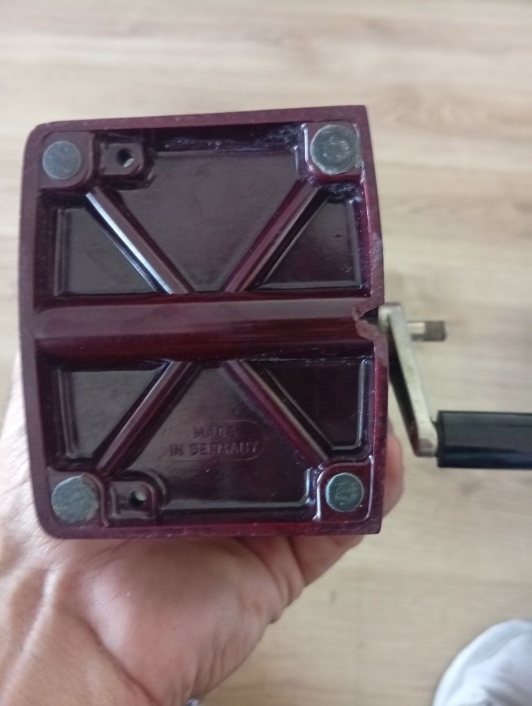 Apontador de lápis da renomada marca alemã Staedler, modelo 50170, fab