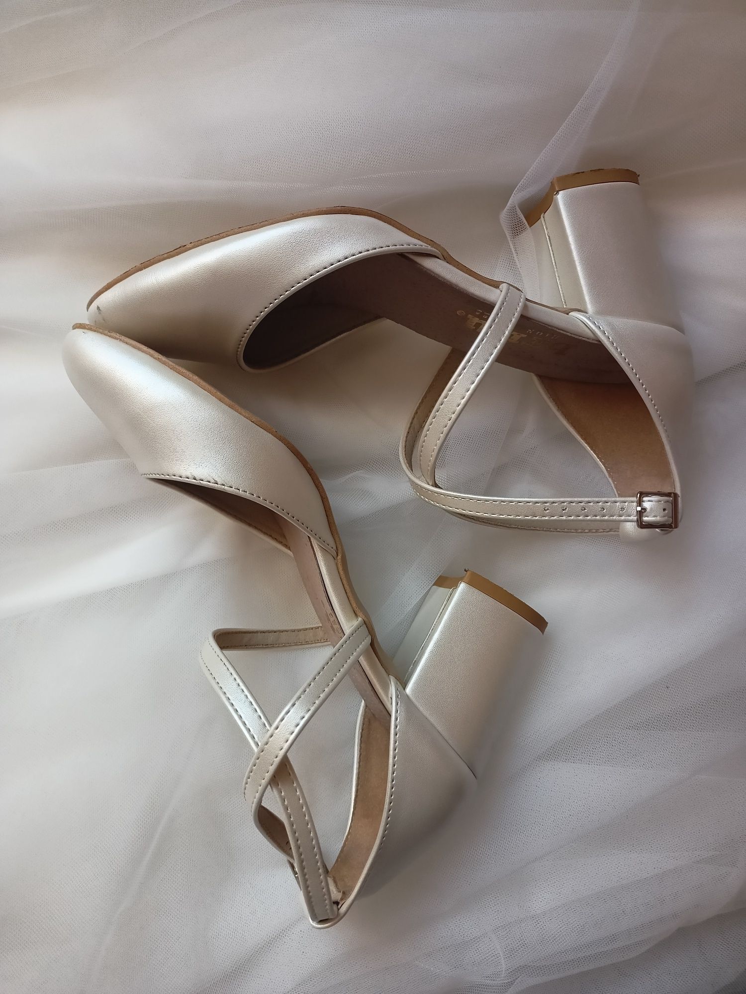 Buty ślubne brilu rozmiar 36 perłowe